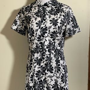 A black and white graphic print, short sleeved cotton dress by Shoshanna. Size 8